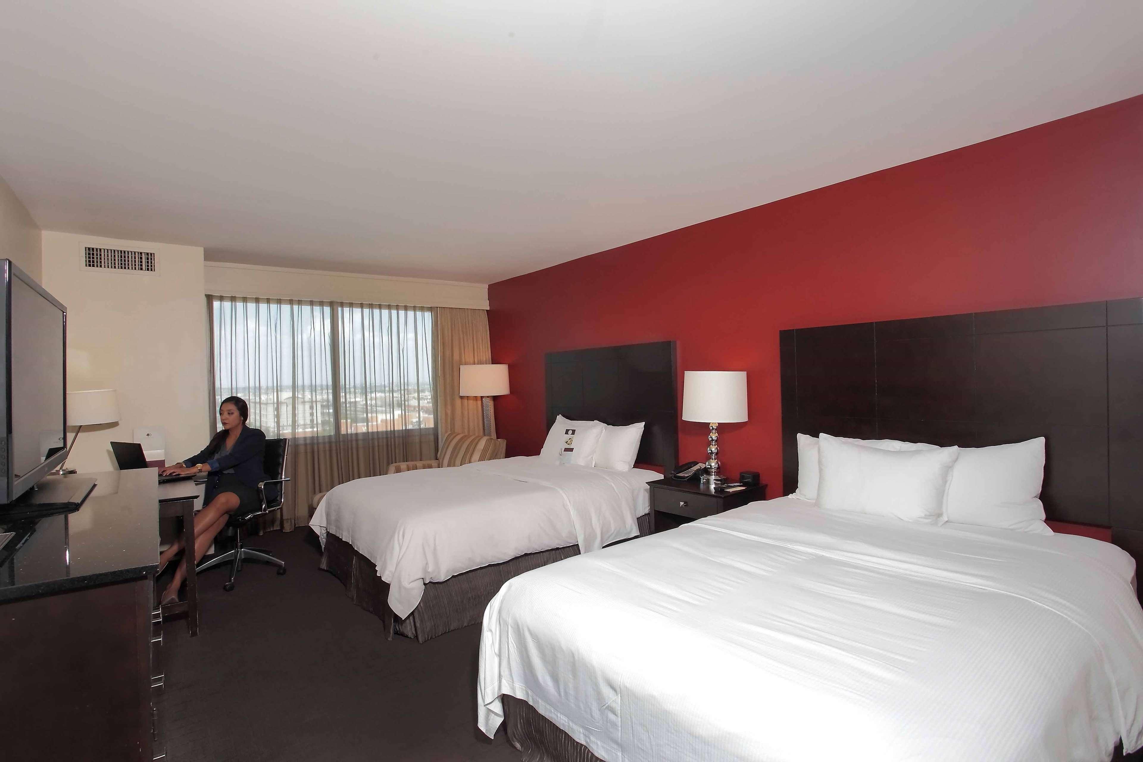 Doubletree By Hilton El Paso Downtown Hotel Exterior photo